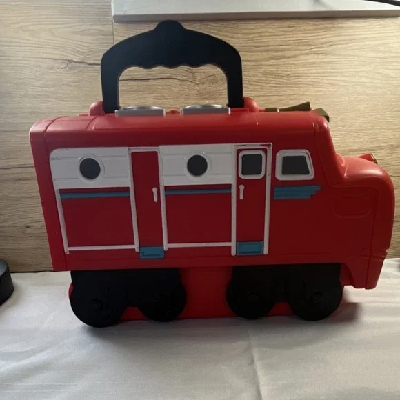 Chuggington Wilson Train Carrying Case 18 Compartments Red Plastic Storage Box - Picture 4 of 8